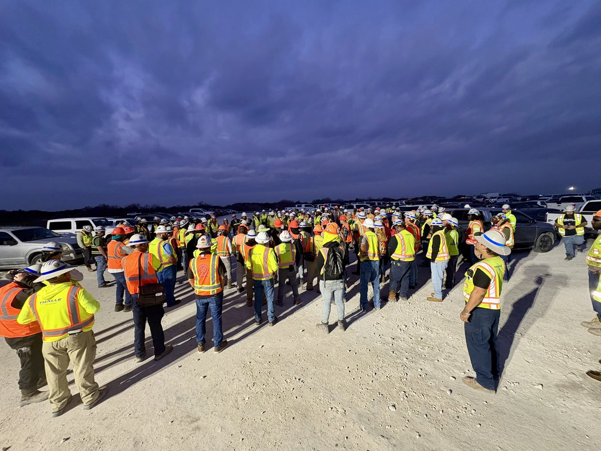 LiUNA_OVSS's tweet photo. Morning safety meeting with Laborers’ Local 1652 on the South Bay Everglades restoration.

Union jobs start with preparation and accountability. Safety and looking out for one another always come first.

#Local1652 #LIUNA #UnionLabor https://t.co/xicfKH4T8n