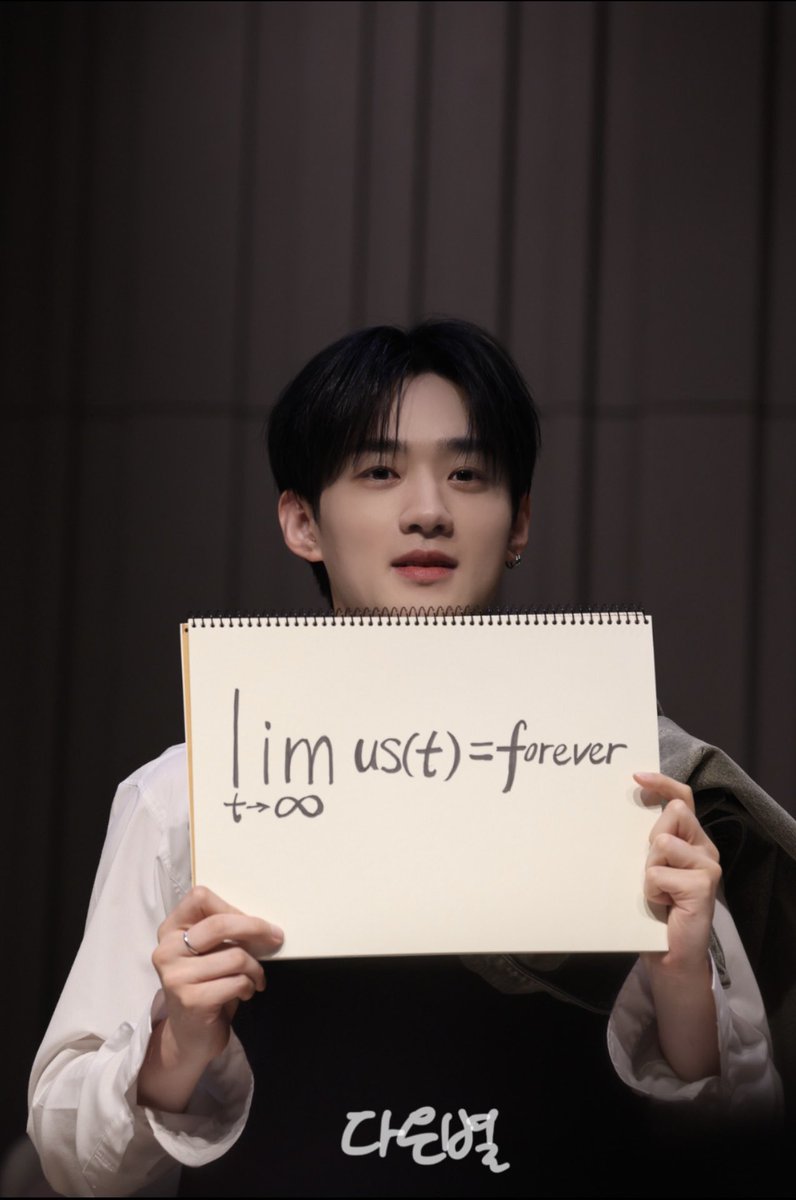 veri_cloud's tweet photo. 260110 에버라인 팬사인회 김용승

포에버

#베리베리 #용승 #VERIVERY #YONGSEUNG https://t.co/UwxTxP3zQd
