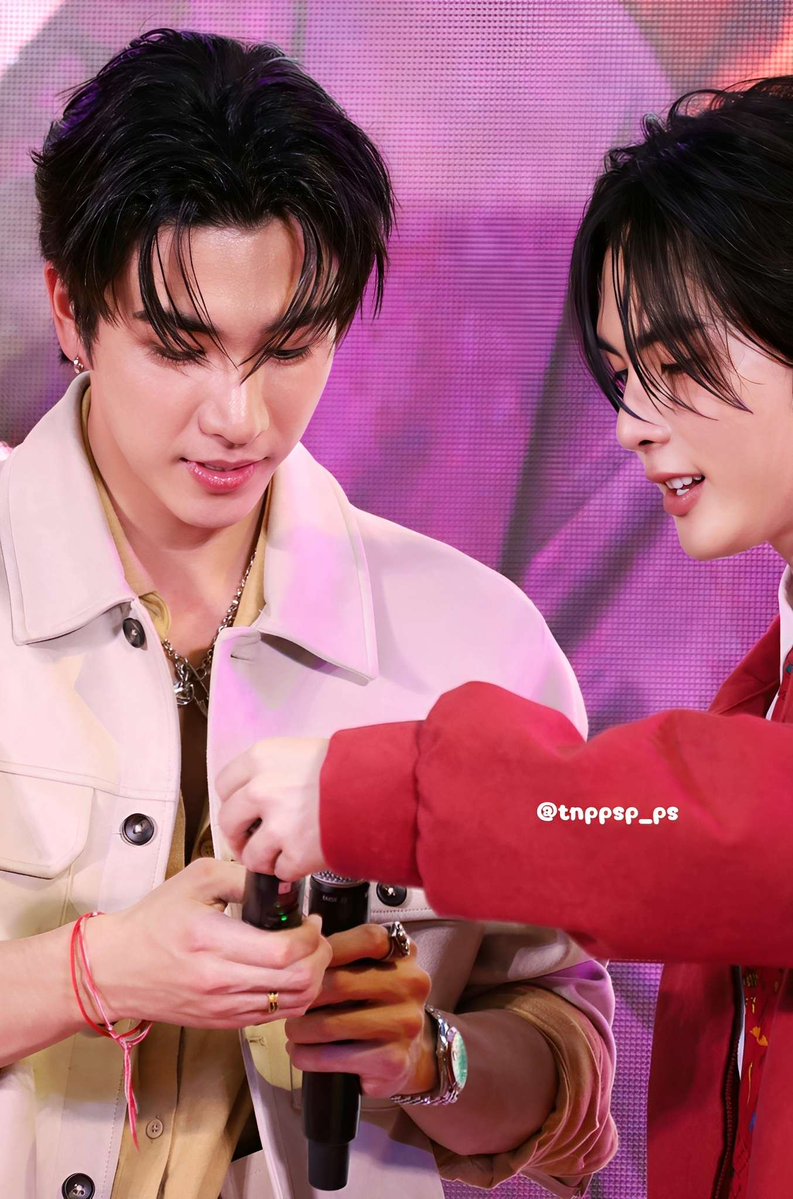 tnppsp_ps's tweet image. ห้ามโชว์ คงได้เห็นใส่สูทผูกไทแขนยาวกินมือทุกงานไหมหิ 🤣🤣 

#PerthTanapon #Santapp 
#PerthSanta #เพิร์ธแซนต้า