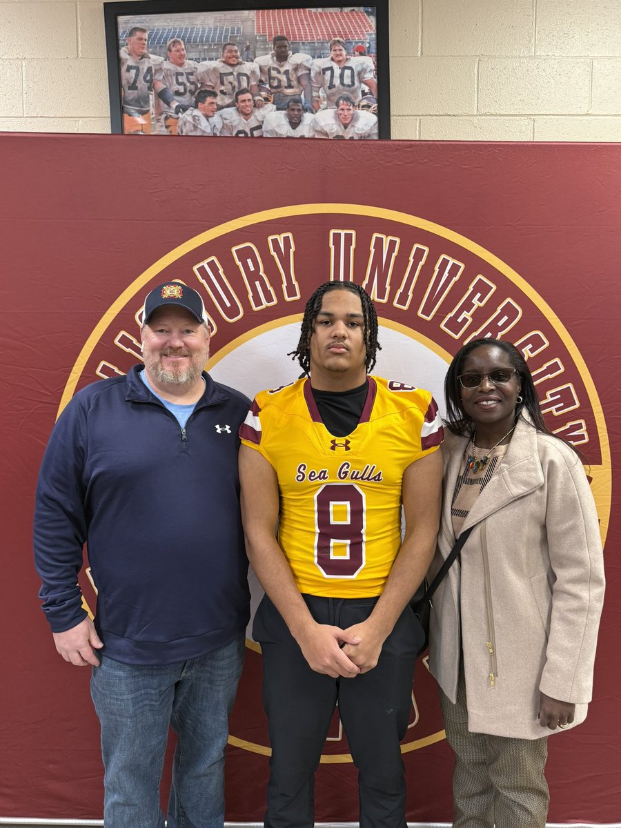 1updavid's tweet photo. Thank you again to coach @slwood4 and the Salisbury staff for having me up for a great visit

@Coach_Parrish56 @BowieHighFB https://t.co/GGU1CKYxTl