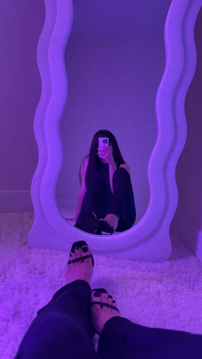 chloeee✨ tweet media