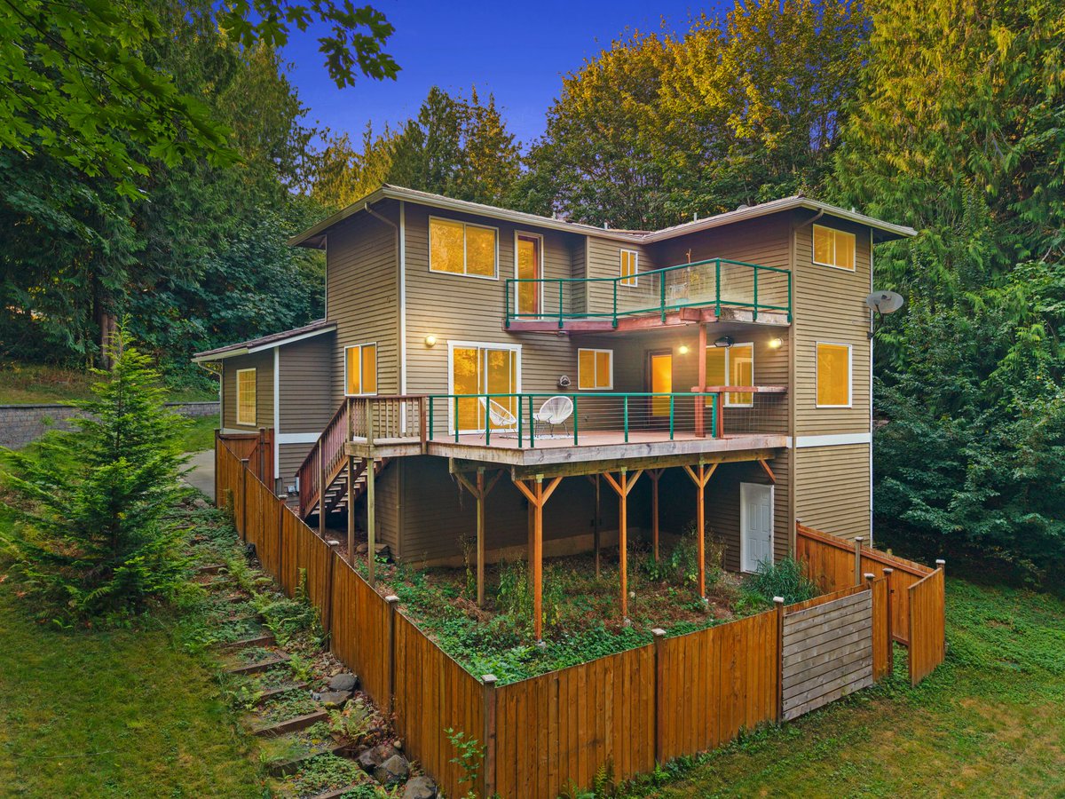RhondaMMorton's tweet photo. Back on the Market ~ Phenomenal Value, Open this weekend.  Super priuvate but minutes to Redmond/Sammamish. Tons of Space!  https://t.co/wokV8E8Nww https://t.co/oVsVRtqFrW