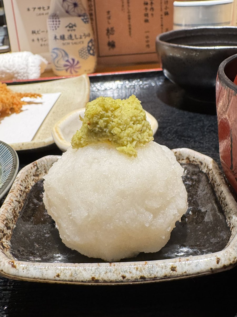 onzoooo's tweet image. 京橋松輪の鯵フライ定食
海鮮漬け小鉢
自家製柚子胡椒

おかわり
味噌汁、大根おろし、ご飯半分

#京ばし松輪