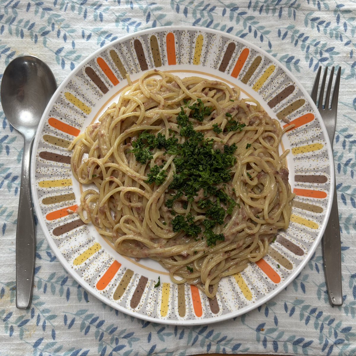 テレワークの今日のランチは冷蔵庫にあった残り物で作ったコーンビーフとクリームチーズのパスタ(*'-'*)
　皆さんはテレワークの日のランチどうされてますか？