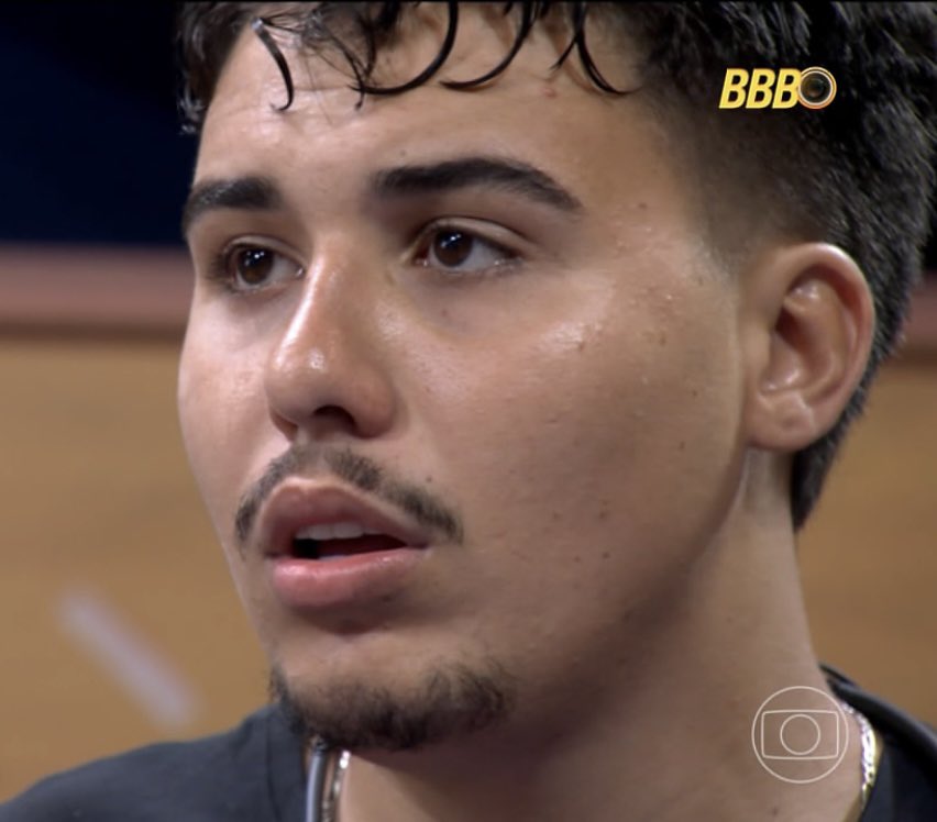 pelambivel's tweet photo. tinha um cara no meu antigo trabalho q era igualzinho esse pedro do bbb e eu morria de vontade de espancar ele o tempo todo pq a cara dele me estressava demais https://t.co/KoyDfebsGc