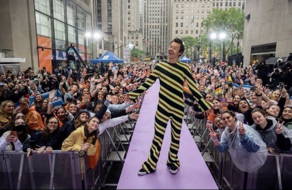 SCRIPTLT's tweet image. Can we finally talk about how wild this fit was