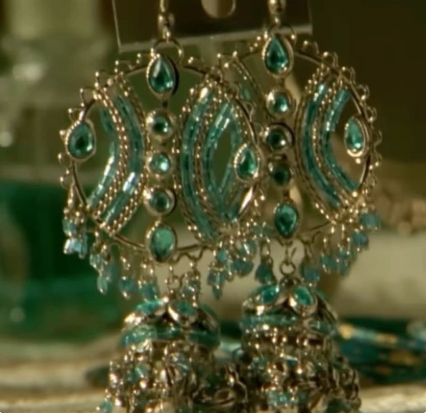 Earrings so iconic, her face is optional.🔥