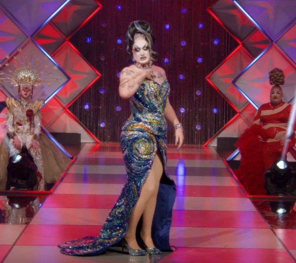 RihannaRelease's tweet image. What I ordered vs what I got #CanadasDragRace