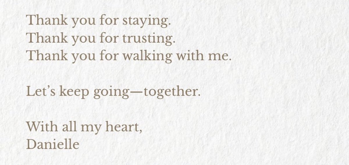 ถึงบันนี่ส์,

หวังว่าทุกคนจะสบายดีกันนะคะ ฉันเขียนจดหมายฉบับนี้ในช่วงที่เรากำลังก้าวเข้าสู่บทใหม่ การเริ่มต้นที่เงียบสงบ ที่เชื้อเชิญให้เราก้าวไปข้างหน้าด้วยกันเมื่อเราพร้อม

การปล่อยวางทุกสิ่งที่เราเคยผ่านมาไม่ใช่เรื่องง่าย แต่ตอนนี้ฉันอยากวางอดีตไว้