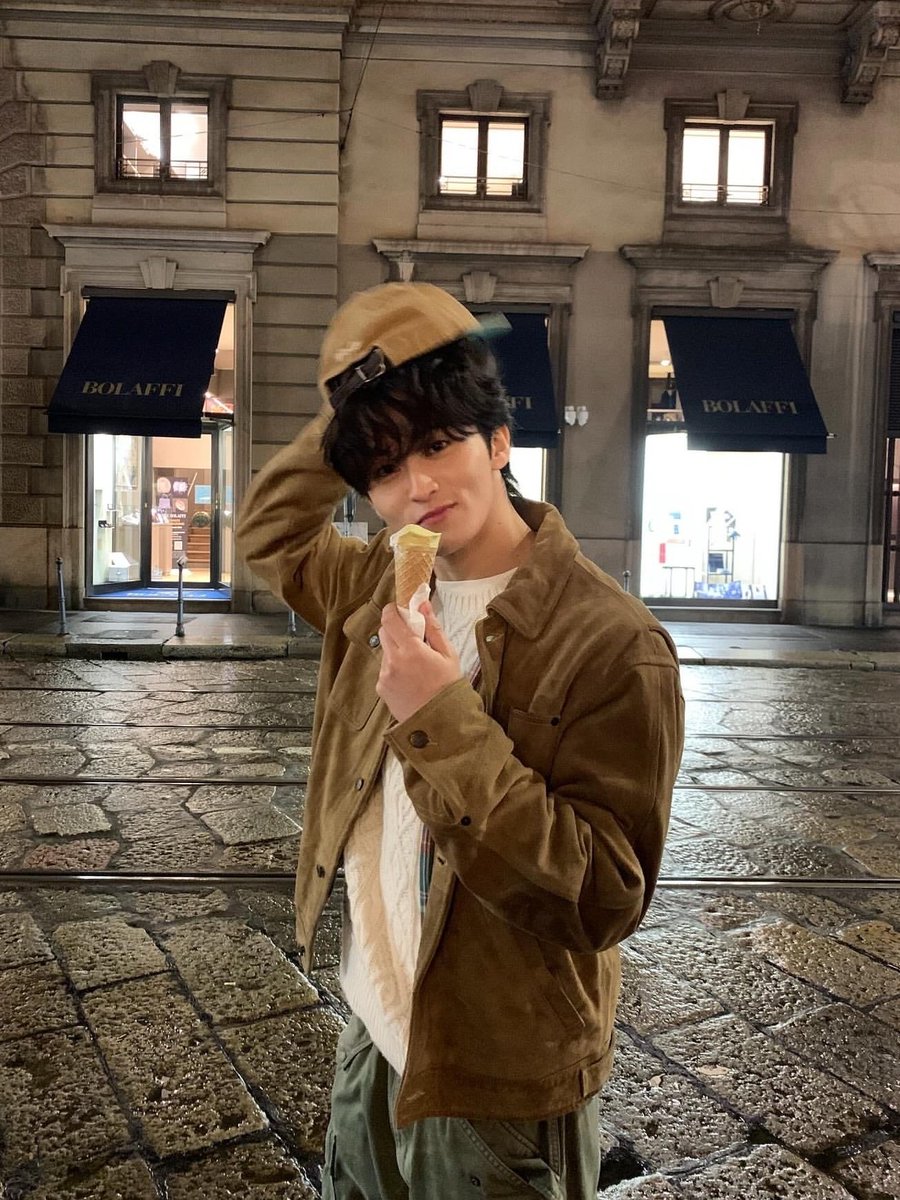 truebluemooon's tweet image. เวลาไปมิลานกันจะต้องกิน gelato เพื่อเช็กอินว่ามาถึงมิลานแล้วจริงๆกันทุกคนเลยยย