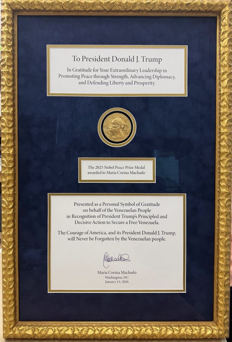 Al Presidente <a href="/POTUS/">President Donald J. Trump</a> por promover la paz a través de la fuerza, promoviendo la diplomacia y defendiendo la libertad y la prosperidad.
La medalla otorgada por el premio Nobel de la Paz 2025 a <a href="/MariaCorinaYA/">María Corina Machado</a>
Como un símbolo personal de gratitud en nombre del pueblo de Venezuela, en