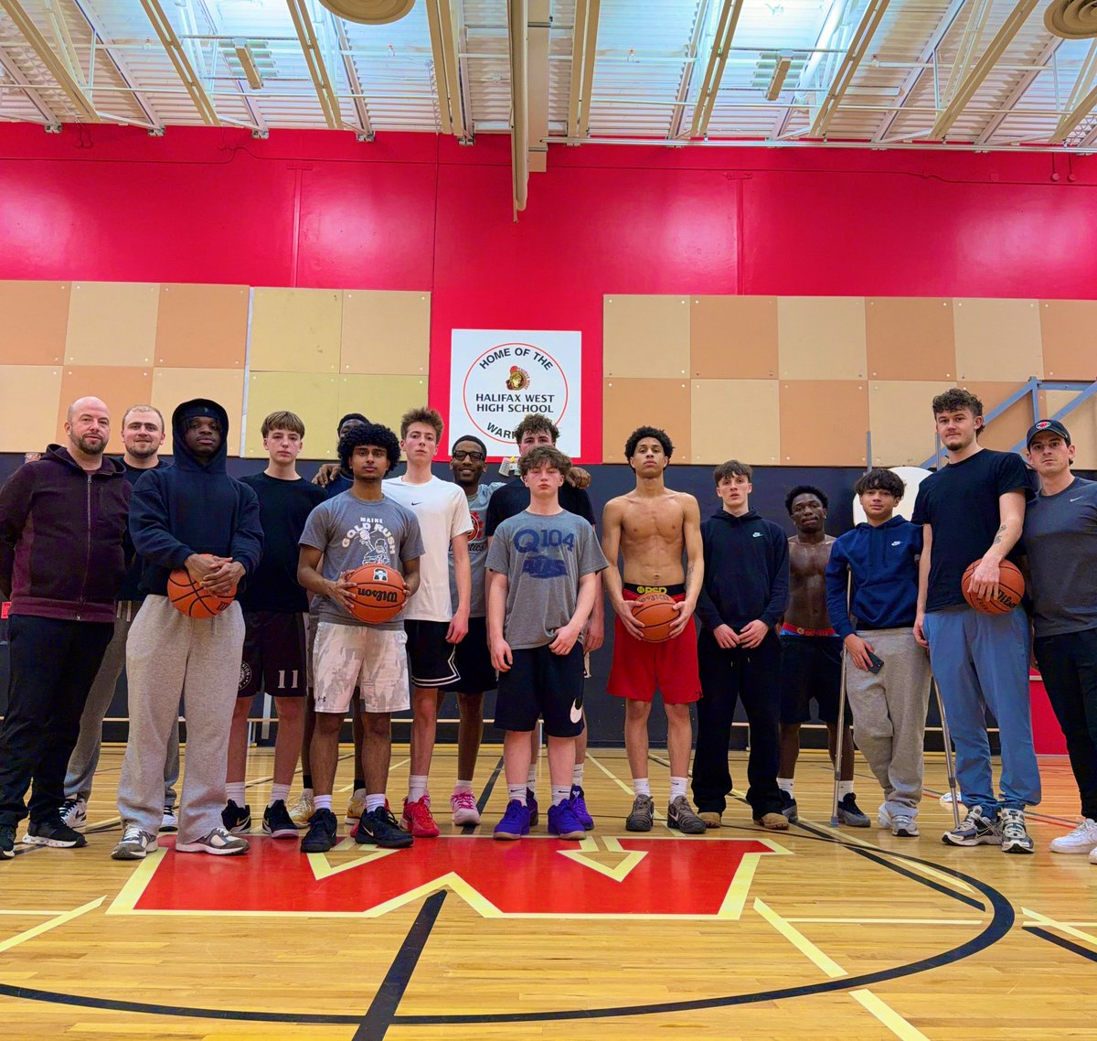 _TS32's tweet image. Walking into my old high school and putting the boys through a C3 workout was surreal; a Full-circle moment for sure… It’s crazy. Time flies - I was once in those same shoes—hungry, driven, staying late in the gym just trying to perfect my craft by any means necessary