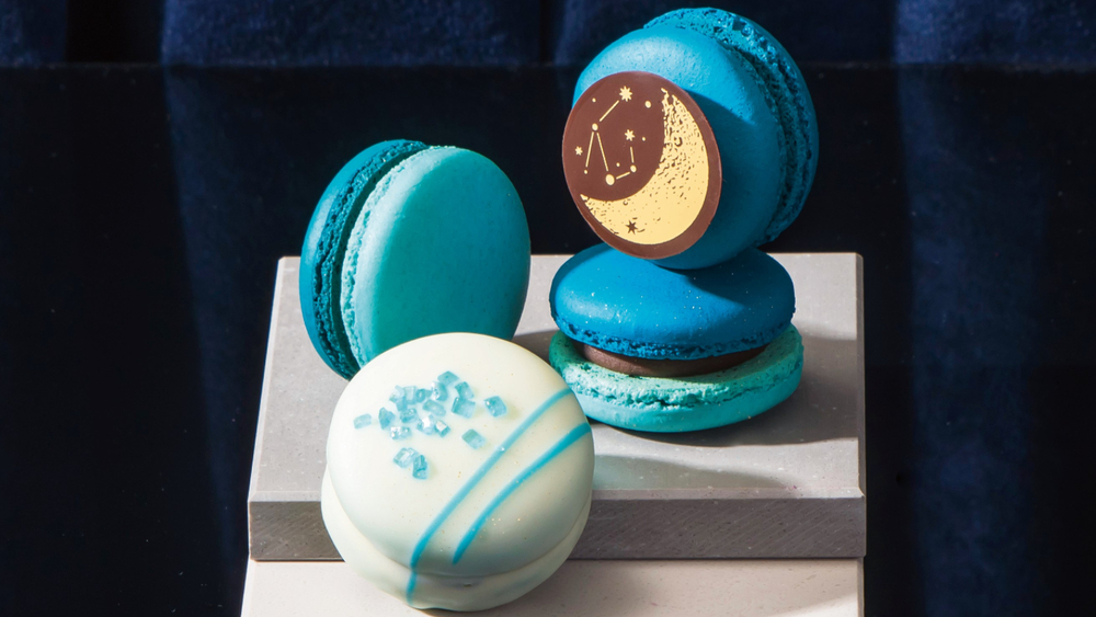 fashionpressnet's tweet image. “宇宙スイーツ”がコニカミノルタプラネタリウムで、キラキラ輝く鉱物チョコレート＆星屑マカロンなど - fashion-press.net/news/142235