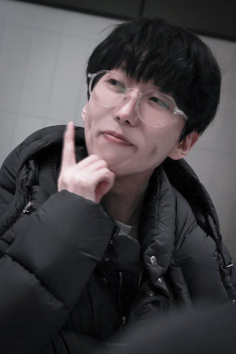 huntergraper's tweet image. 260115 뮤지컬 어쩌면 해피엔딩 퇴근길

올리버 役 | #김재범
보조개를 찌르라고요?