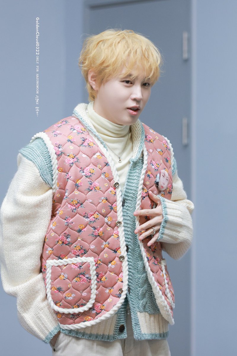 GoldenCloud0322's tweet image. 260111    
하성운 시그 팬싸     

고개만 숙였을 뿐인데
멋짐 폭발 😎✨️

#하성운 #HASUNGWOON #Tell_The_World