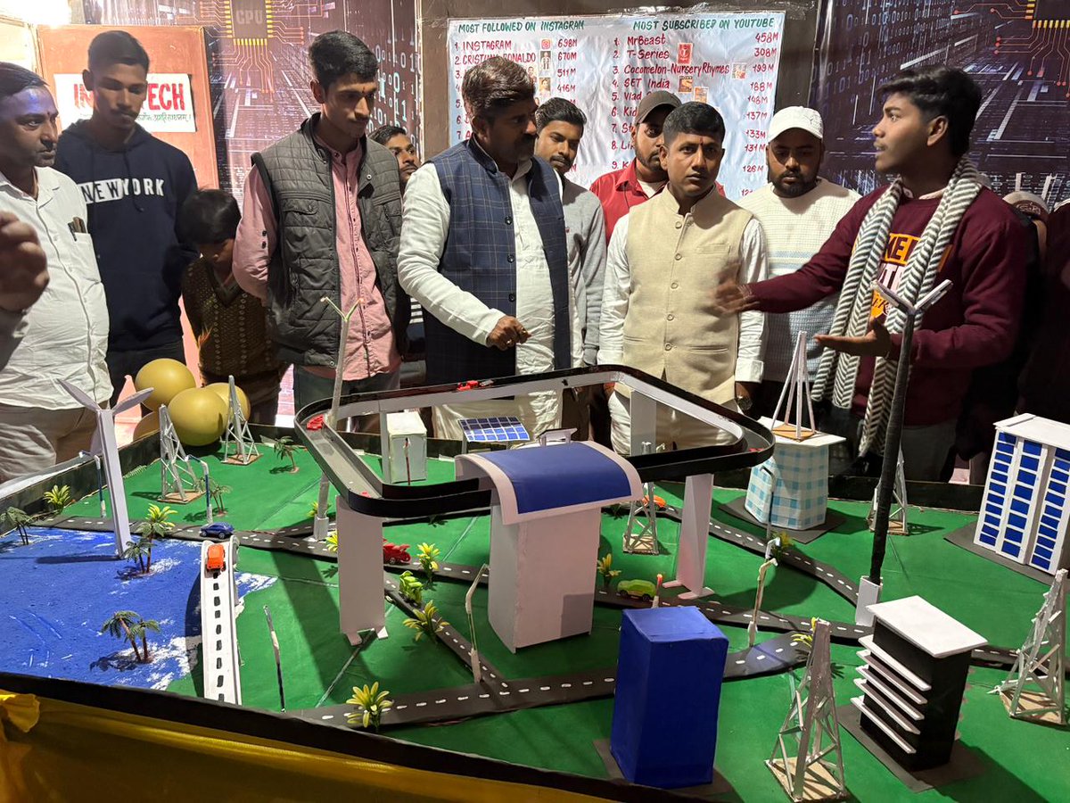 पटोरी में आदर्श कला मंच द्वारा आयोजित कला व विज्ञान मेला में शामिल होकर युवाओं को सम्बोधित किए