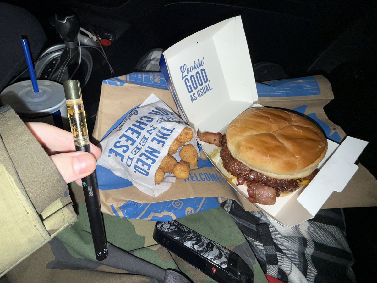 _sogz's tweet image. my card declined and the culvers  employee paid for my burger thank you culvers employee