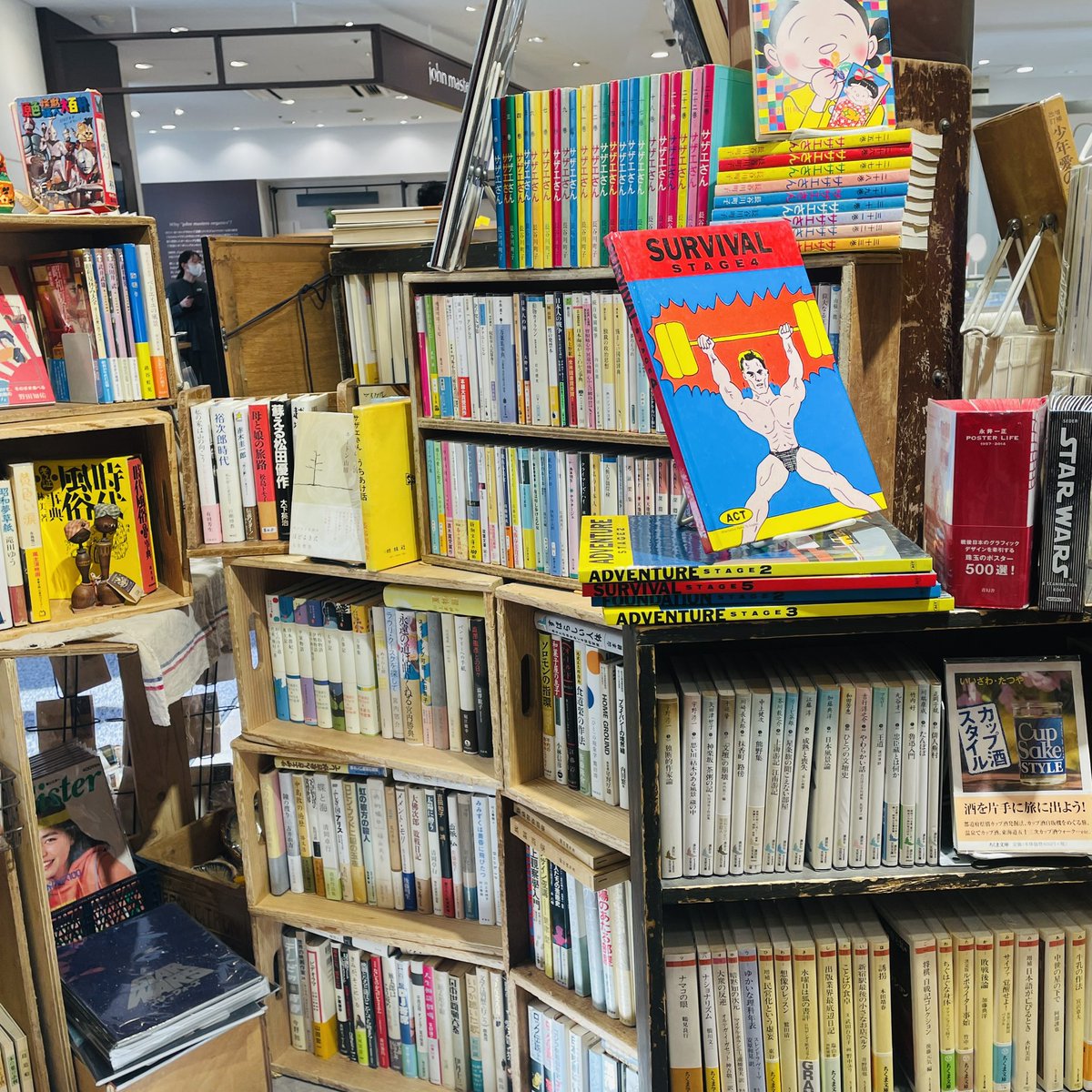 本日のお店番。

【 TOKYO BOOK PARK 吉祥寺 】
開催中❗️〜1/25(日)
吉祥寺パルコ1階エントランス

📚ちいさな空間ながらも、いろんな古本たちがギュギュッとひしめき合っております。