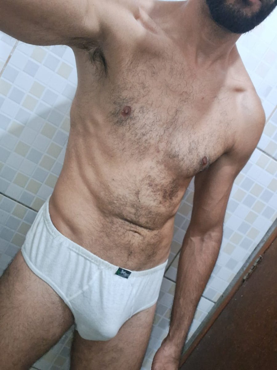 RogerSolrac's tweet photo. Usando a cueca do meu pai https://t.co/V3Ga4uosJn