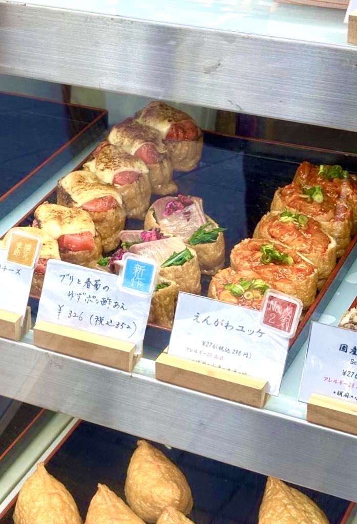 📍愛媛 ゆのや【道後温泉】 

本当に美味しくて、このポストを見てから道後に行くたび毎回寄ってる🤤
プリップリな新鮮な海鮮の旨みと、甘い稲荷の組み合わせが絶妙で、一口食べた瞬間に「これこれ…」ってなる。
2、3個ペロリといってしまうから注意⚠️