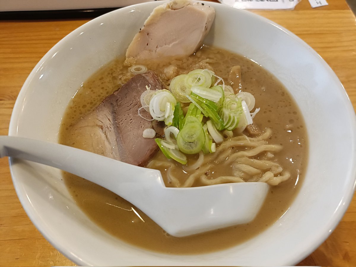 men_365's tweet photo. ラーメン月輪
軽白湯 #ワンコイン 
スパイスミニカレー

#ハッピーセット #無水カレー
#酒田市 #どろ系 #無化調 https://t.co/a5xkjxeA3u