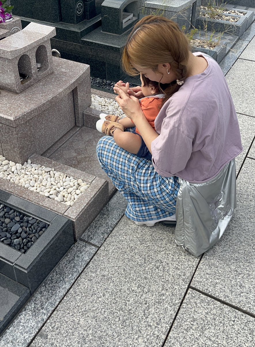 yamazaki_haruka's tweet image. 今日は1月16日はママの命日、
夏頃なのですが、息子が生まれたこと、やっと報告できました💐(お墓ちょっと遠くてね)