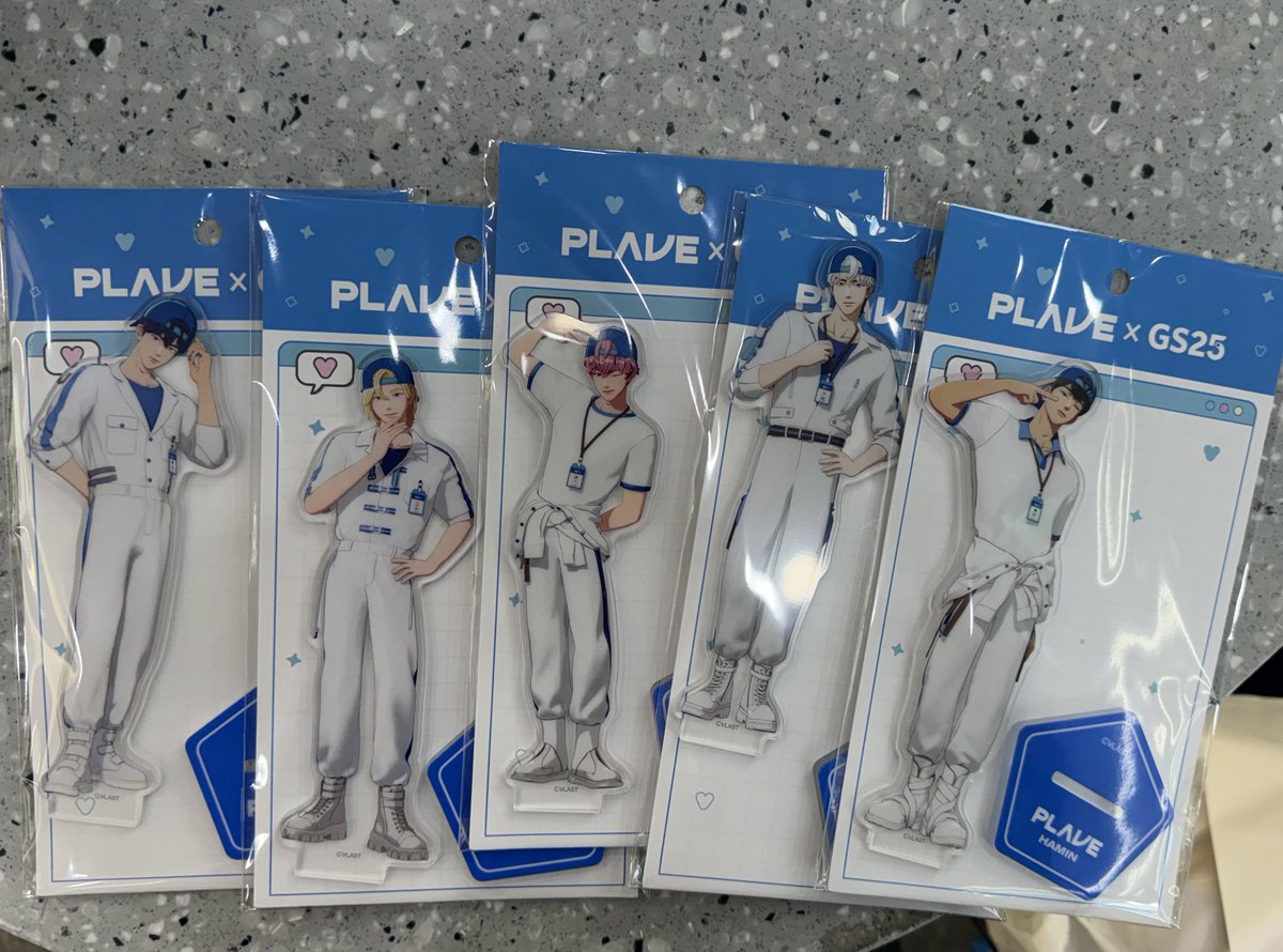 watch_me_Wooooo's tweet image. gs25  세미팝업 굿즈🥰

꼬깔콘 포카
믐깅 뱃지
디오라마 + 교통카드
아크릴 스탠드