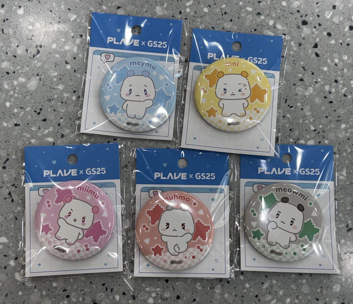 watch_me_Wooooo's tweet image. gs25  세미팝업 굿즈🥰

꼬깔콘 포카
믐깅 뱃지
디오라마 + 교통카드
아크릴 스탠드