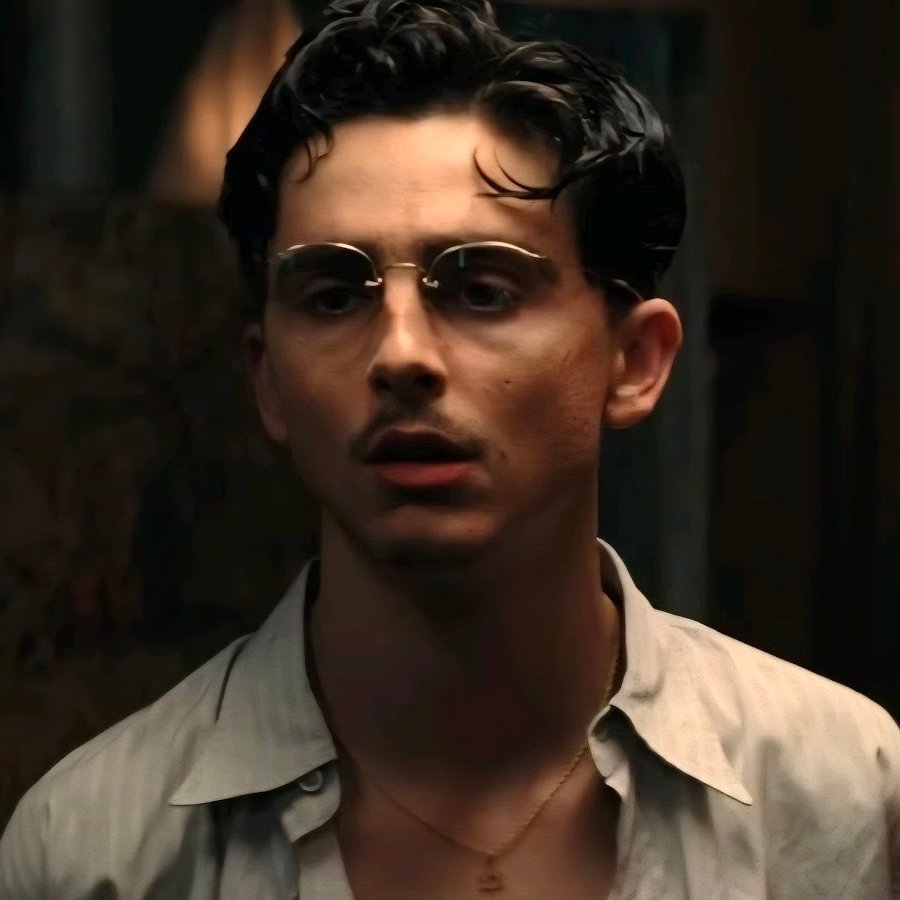 CultureCrave's tweet image. Timothée Chalamet was threatened by a background actor while filming 'Marty Supreme' 

The main said, 'I was just in jail for 30 years. You really don’t want to fuck with me'

“I won’t say who, but in that motel sequence, there are a lot of non-actors … I find it really…