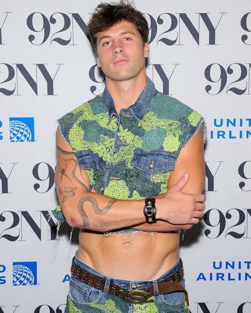 AndyHerren's tweet image. He’ll come for your grammar and murder you in the night, and you’ll thank him for it. I’m obsessed. One of my favorite American traitors.