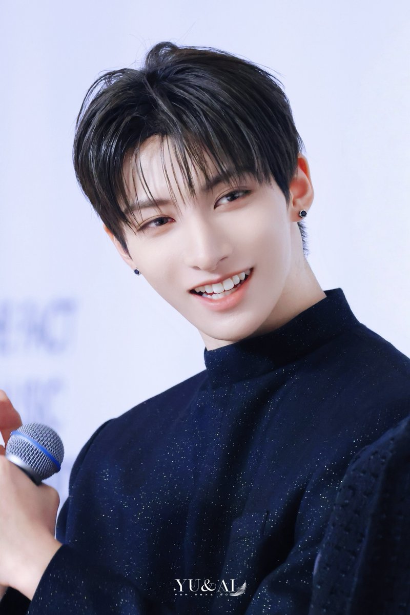 yuandai0427's tweet image. 250920 TMA Red Carpet HQ4

いつか、
また来てください…

ずっと、
待ってるよ。

#NEXZ #YU 
#유우 #ユウ
#넥스지 #ネクスジ