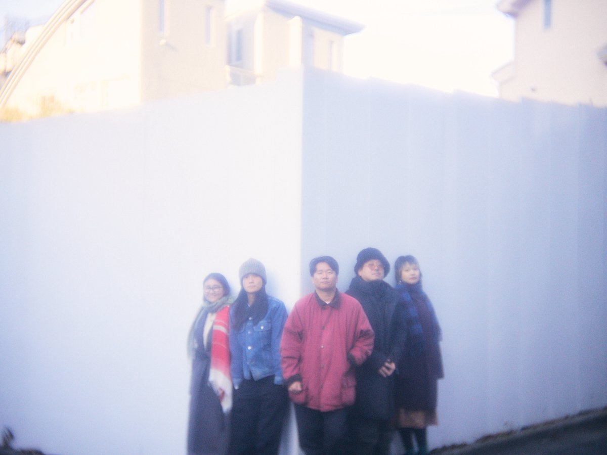 ototoy_info's tweet image. 【 #インタビュー 】

和田彩花らによるオルタナティブ・アンビエント・バンド、LOLOET。

バンド結成の経緯や、即興的な感覚を軸に作り上げた1stアルバム『環響音』まで。
メンバー全員参加のインタビュー📖🌿

ototoy.jp/feature/202601…

@LOLOETband