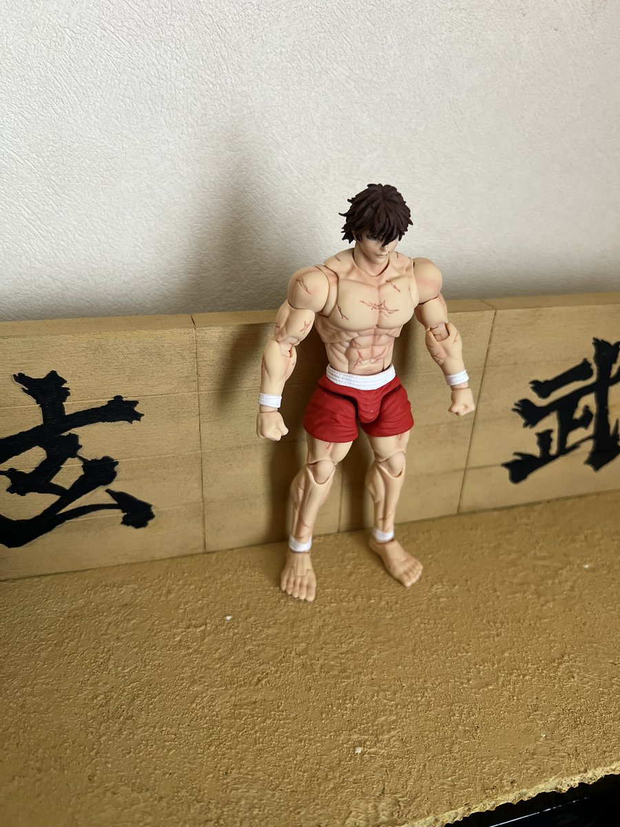 kuzuking4's tweet photo. もう少し砂を明るく細かくした方が良かった😓まだ完成ではないけど😅1/12のストームアリーナシリーズを集めて飾ろうと思います。
#刃牙らへん #刃牙 #baki #範馬刃牙　#グラップラー刃牙 #バキ道 #刃牙道 https://t.co/80ra4GeqiC