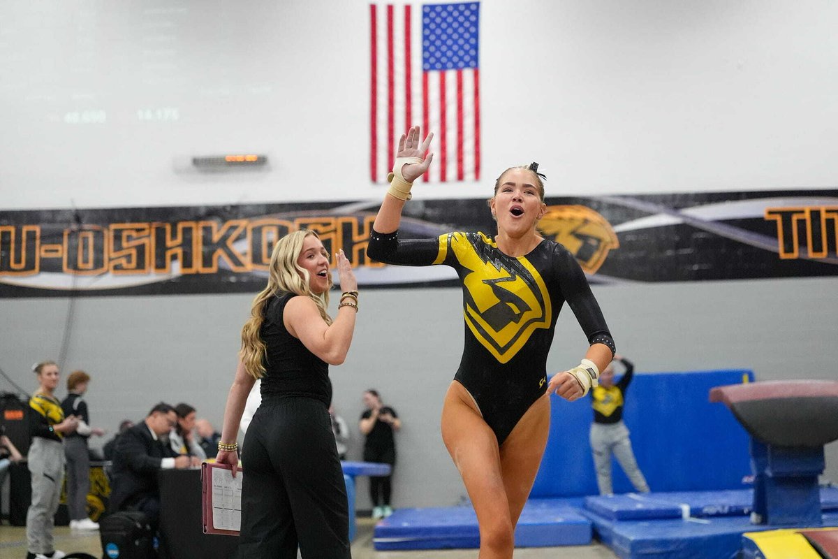 UWOshkoshTitans's tweet photo. .@UWOGymnastics gets a convincing conference win to continue their strong start to their season 🤸‍♀️ 💛 📸 

Check out all the photos captured at today's meet here: https://t.co/cM4jByjkOr  

#GoldStandard https://t.co/pio5ogOOCc