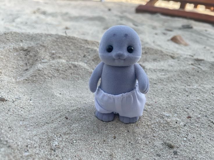 OKcomputir's tweet image. guys commission me so i can buy calico critter seal