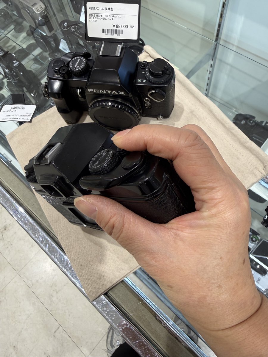 本日のおすすめ。 PENTAX LX 前期型と後期型 状態良好です！ この