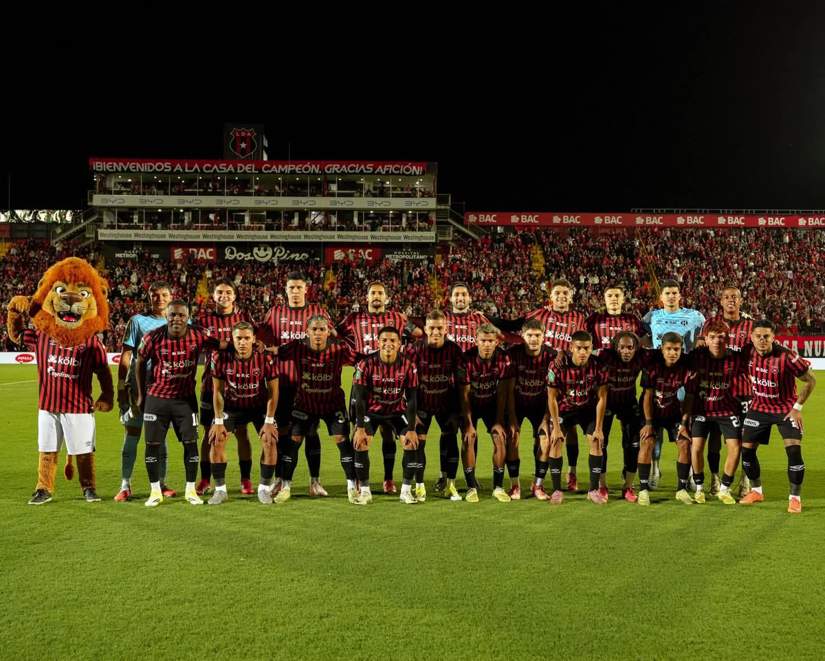 ProfeLDA_'s tweet image. Primer partido del torneo, después de un semestre muy pesado. Era normal que el equipo no tuviera su mejor versión, pero hoy había que ganar. Vamos Liga todavía.❤️🖤

- Cisneros es, con muchísima diferencia, el mejor delantero de Centroamérica 🦁🇲🇽