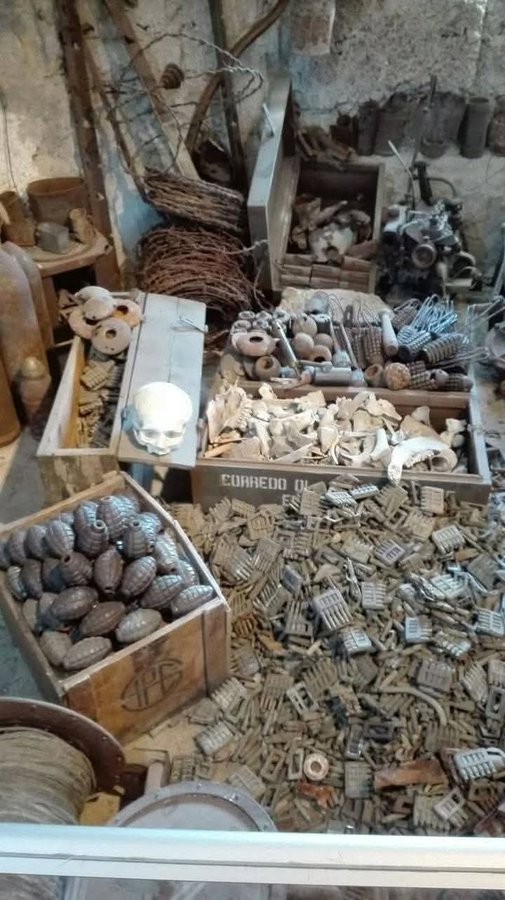 maguro0314ss's tweet image. ゾーン・ルージュ
人間の生活が不可能な危険地帯

WW1の戦闘で汚染された フランス北東部地域の1200平方㎞
毒ガスを含む不発弾 弾薬 死骸が埋まる
地域 土壌汚染の為ww1後仏政府が隔離
封鎖した

毎年多数の不発弾が回収される
仏民間防衛局が担当しているが
処理には 約700年掛かると言われる