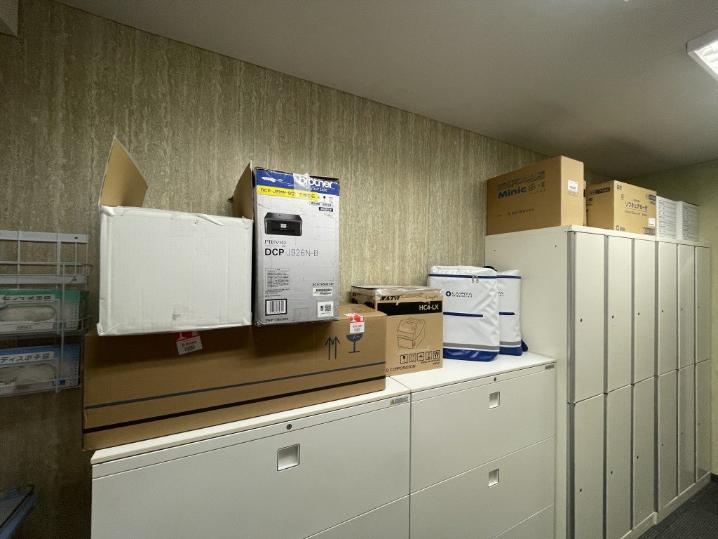 ドラマ「ヤンドク！」に美術協力させていただきました。
病院医局に　防災セット ラピタが設置されています。
是非探してみてください‼️
#ヤンドク #月9