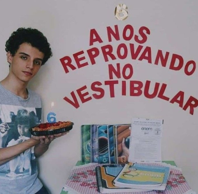 studyre_'s tweet image. Partiu mais um ano de cursinho, porque desistir não é uma opção