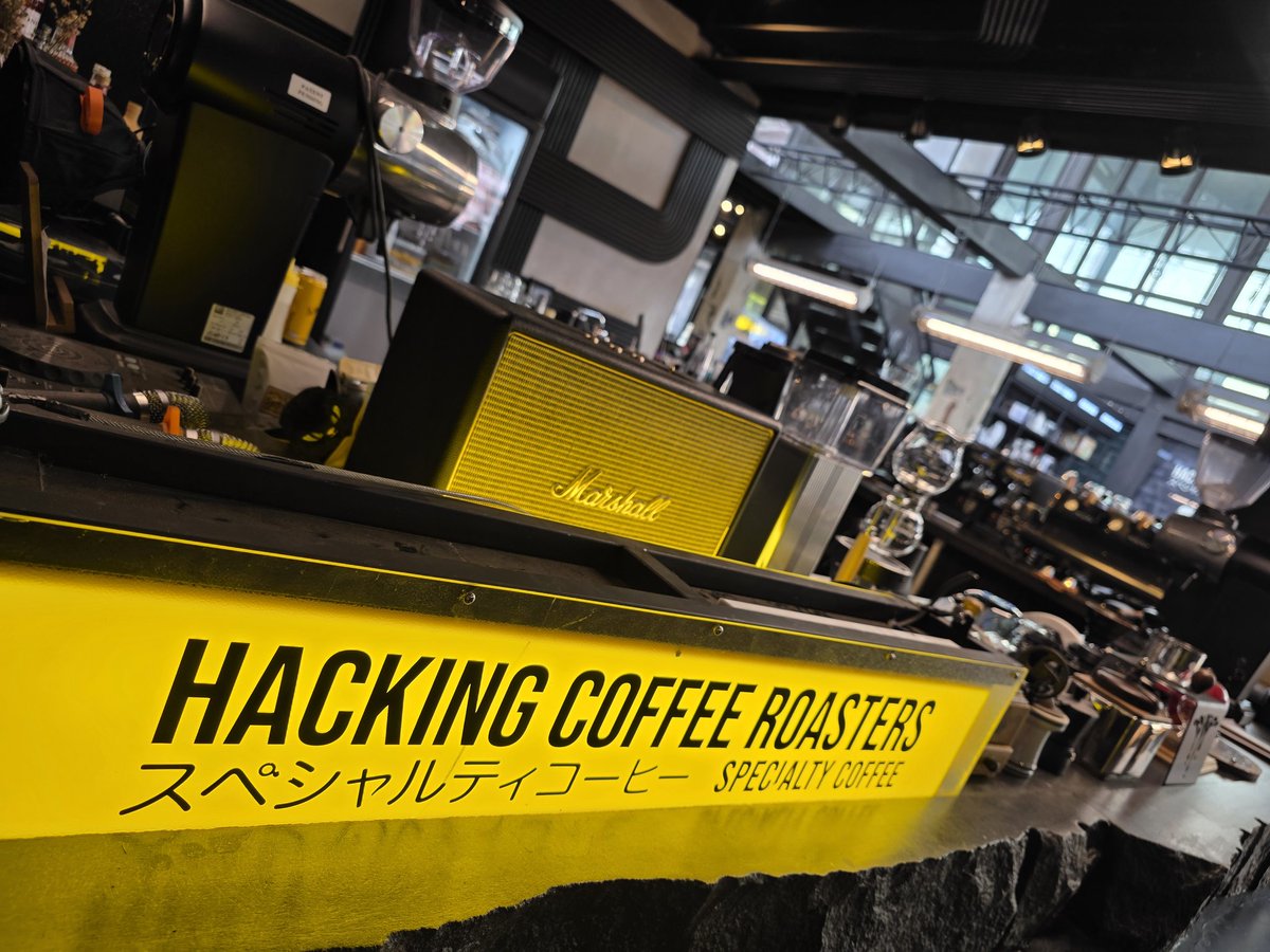 ThecornerKnight's tweet image. นั่งทำงาน 1 วัน เต็ม บรรยากาศ ดี มาก 🖤