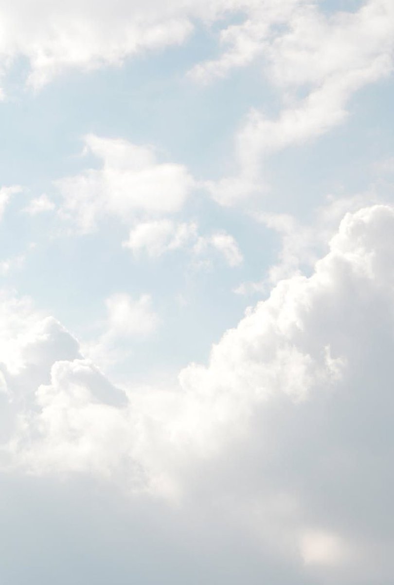 Onlyone901's tweet image. 今日の気温が30度超えてるのに電車内の冷房が効きすぎて寒い 🦖