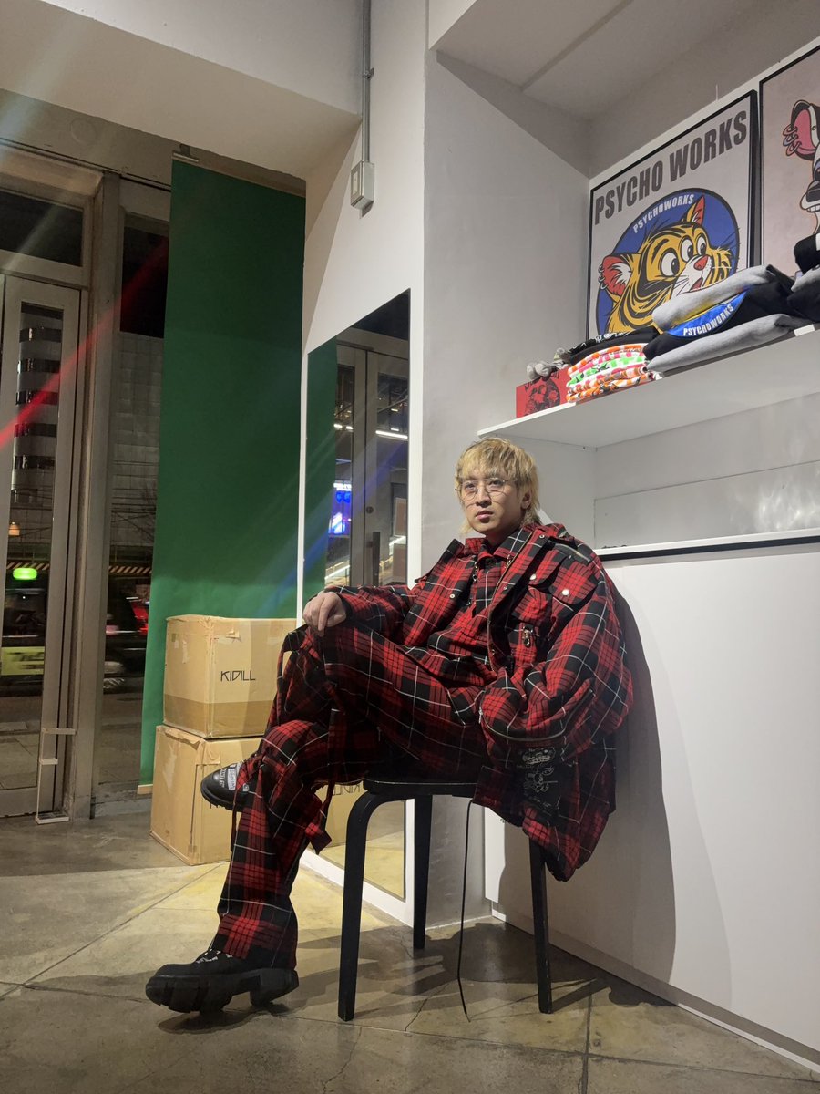 KANE_KID_ILL's tweet image. これの赤のサンプルまだ残ってるの大丈夫？？(何が？)
#kidill #samplesale #vandaliajacket 
kidillroom.com/?pid=184457051