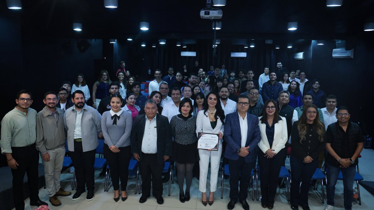 ✨ Hoy tuve el honor de clausurar el Diplomado de Comunicación Política en la Universidad Libre de Derecho de Chiapas <a href="/fldch/">Facultad Libre de Derecho de Chiapas</a> . Quiero expresar mi profundo agradecimiento al Rector Gabriel Bravo y al equipo de la universidad por la calurosa invitación. 🙏

Fue un verdadero placer