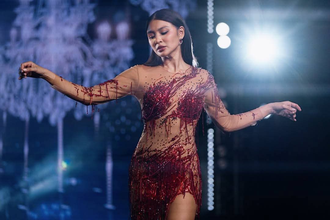 sunkissednadine's tweet image. nadine lustre was that filipina girl that broke the barriers and redefined what it means to standout — without even trying ❤️‍🔥