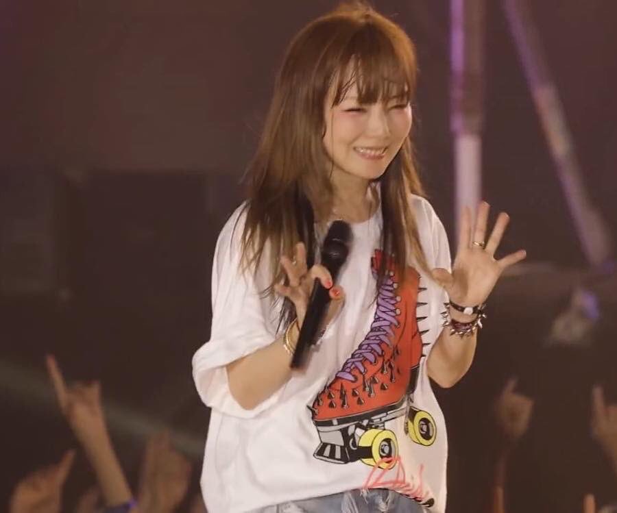 kakkun_xoxo's tweet photo. mc
(最前列の女子に)
もしかしてaikoのライブ初めて？
(初めて)
やんな。なんか初めてっぽい感じしてん！
何でaikoのこと好きになってくれたん？何の曲が好き？
(くちびる)

🎶あなたがいなーい世界には〜

今日やらない予定だった『くちびる』です(ニヤリとした表情)
おおきに！

#aikoライブレポート 
#LLP25