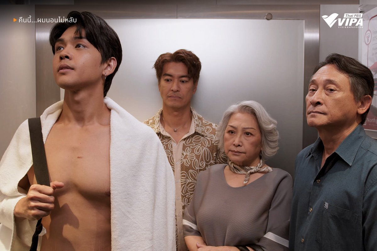 VIPAdotMe's tweet image. เมื่อ "จิระ" พา "อ้น" ไปที่บ้าน เพื่อทำธุระ ทั้งคู่ต้องพบกับความอึดอัดใจอีกครั้งจากครอบครัวของจิระ เพื่อเยียวยาจิตใจทั้งคู่จึงเดินทางไปเยี่ยมบ้าน "เย็น" แม่ของอ้นที่เปิดร้านขายของชำเล็ก ๆ ซึ่งมอบความแตกต่างอย่างสิ้นเชิงจากการต้อนรับด้วยความอบอุ่น

แต่ความตึงเครียดไม่ได้จบลงง่าย ๆ…