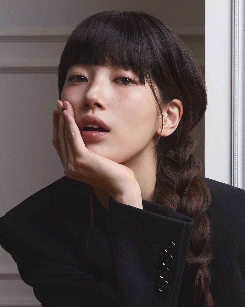 suzychanluv's tweet photo. 수지언니 같은 턱괴는 포즈인데 하나는 인생을 책임져달라하고 싶고 하나는 인생 책임져주고 싶음 https://t.co/JPWPadoGfN