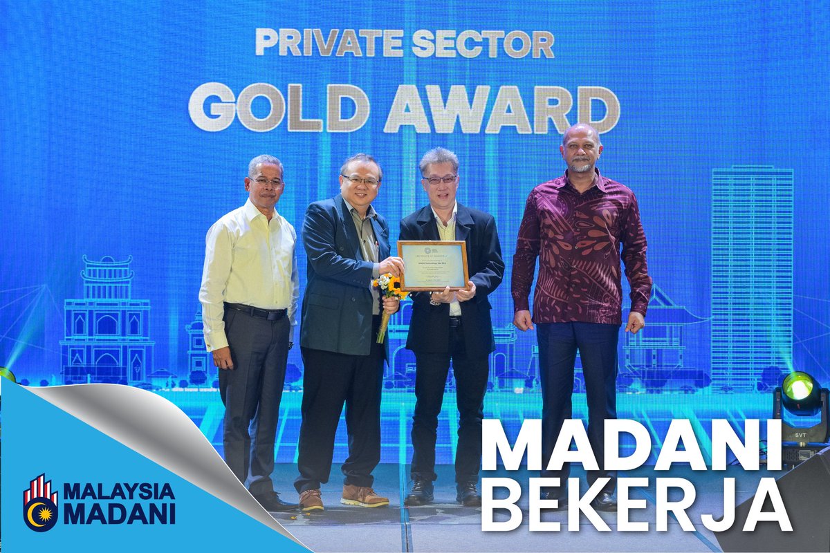kemdigital_gov's tweet photo. SYARIKAT MALAYSIA UNGGUL DI ASEAN DIGITAL AWARDS 2026

HANOI, 16 Januari 2026 – Syarikat-syarikat Malaysia mencatat pencapaian membanggakan di ASEAN Digital Awards 2026 yang berlangsung sempena ASEAN Digital Ministers’ Meeting (ADGMIN) 2026 di Hanoi, Vietnam.

UMCH Technology Sdn. Bhd. dinobatkan juara bagi kategori Sektor Swasta, Innoveam Sdn Bhd meraih Anugerah Gangsa dalam kategori sama, manakala Enfiniti Interactive Xperiences Sdn. Bhd. memenangi Anugerah Emas kategori Kandungan Digital.

Kejayaan ini menzahirkan kekuatan inovasi digital Malaysia merentas pelbagai sektor serta mengukuhkan kedudukan negara sebagai antara peneraju ekosistem digital di peringkat ASEAN.

#ASEAN #KDASEAN #KementerianDigital #KeArahNegaraAI2030 #TowardsAnAINation2030 #MalaysiaDigital #DigitalMalaysia #JomDigital #SayaDigital #RancakkanMADANI #MADANIBekerja #MalaysiaMADANI