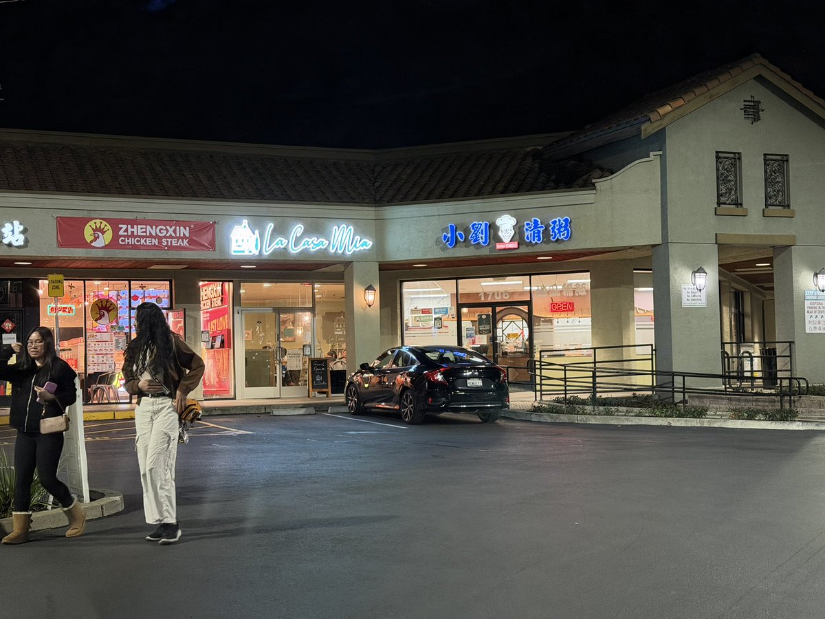 Traveler tweet media